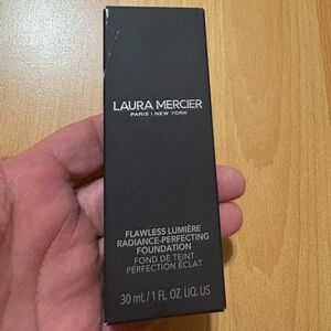 Laura Mercier Flawless Lumière Foundation -2N1 CASHEW Brand New Never Used.